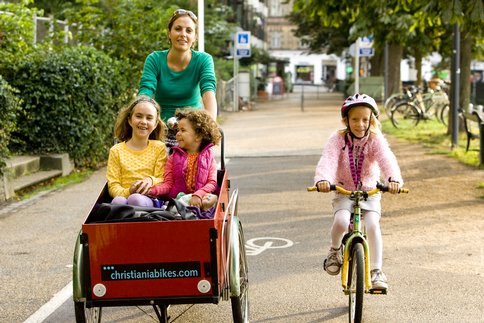 STDK. Mom on Christinia bike